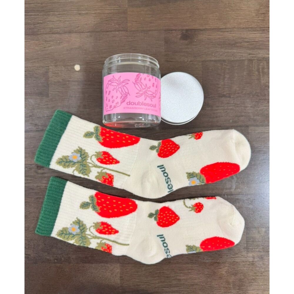 doublesoul strawberry leaf socks NWT